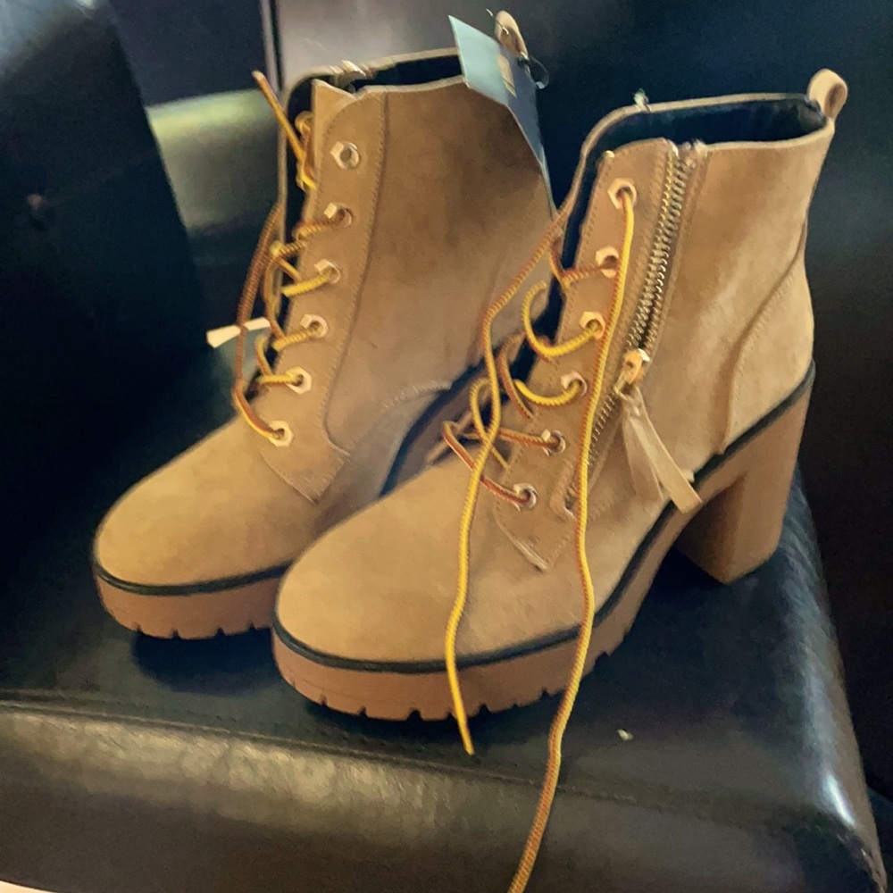 Forever 21 women’s boots size 7.5